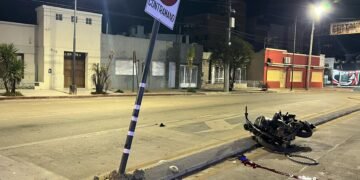 Accidente fatal en Villa María: joven pierde de 31 años pierde la vida tras impactar contra un cartel
