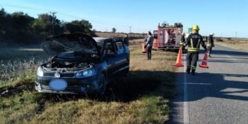 Reportan incendio de vehículo cerca de James Craik además de otro siniestro vial en Villa Ascasubi