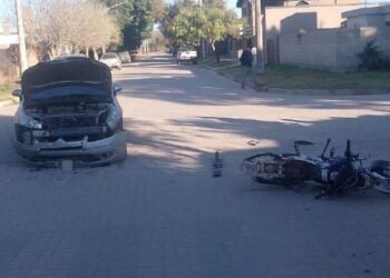 Dos personas hospitalizadas tras siniestro vial en Almafuerte