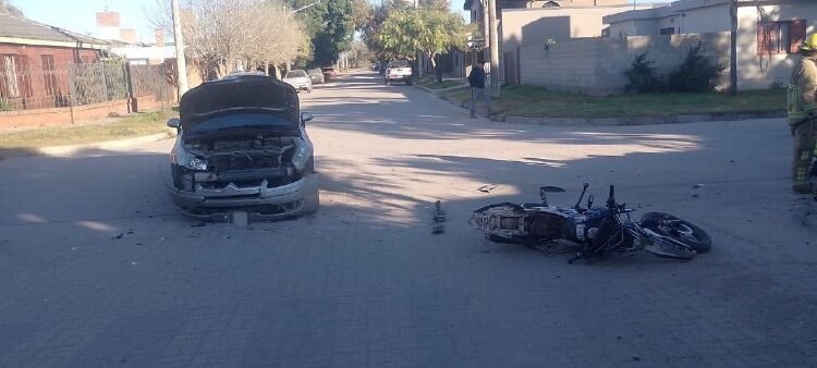 Dos personas hospitalizadas tras siniestro vial en Almafuerte