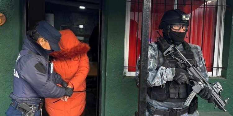 Detienen Empleado Municipal por Venta de Cocaína en Tancacha: Desarticulan Punto de Venta de Drogas