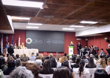 La Economía Naranja Impulsa la Ciudad de Oliva: Exitosa edición del Simposio sobre Infancia y Niñez