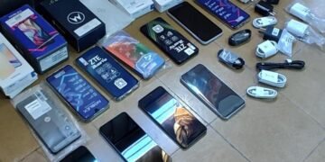 Robaron más de una docena de celulares de un local en James Craik en plena madrugada: La Policía reportó lo sucedido