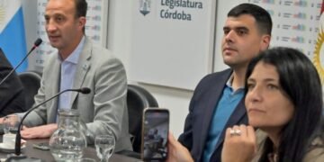 Análisis de la gestión de funcionarios municipales: la encuesta de Oliva revela tendencias en la opinión pública