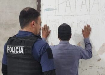 Un detenido por agredir a su pareja y su hijo de 18 años en Oliva