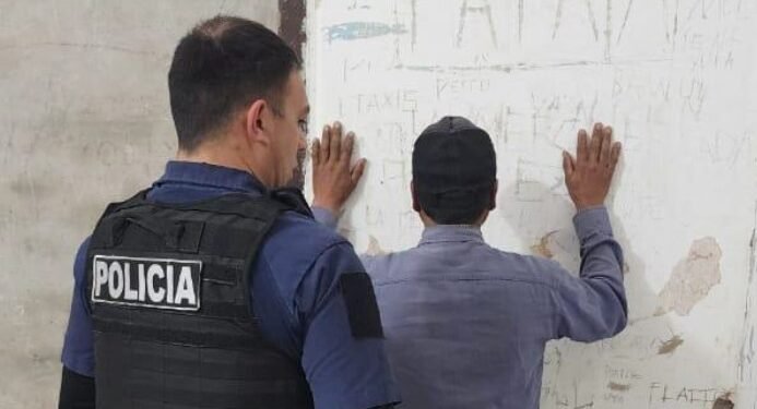 Un detenido por agredir a su pareja y su hijo de 18 años en Oliva