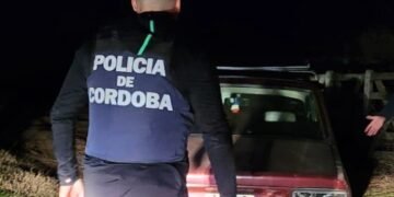 Secuestran auto robado en Oliva, abandonado cerca del basural: no hay detenidos tras persecución policial