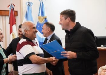 Villa Ascasubi: Aniversario con Entrega de Créditos y Títulos de Propiedad