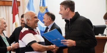 Villa Ascasubi: Aniversario con Entrega de Créditos y Títulos de Propiedad