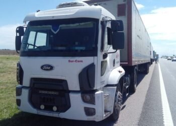 Accidente fatal en autopista entre Oliva y James Craik: un transportista de 45 años perdió la vida