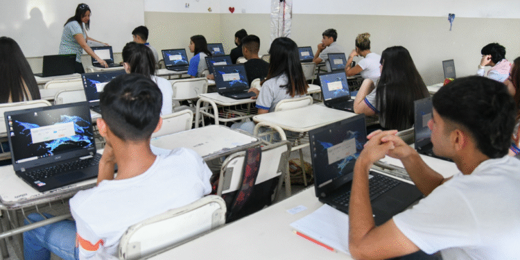 El lunes comienzan las preinscripciones para el Nivel Secundario: los detalles, links y el paso a paso