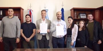Oliva adhirió al Centro de Idiomas y el IPEM 289 recibió insumos para el proyecto del Parque Astronómico Escolar