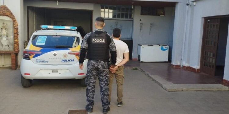 Violencia y Secuestros Policiales en Tercero Arriba: Aprehensiones por Lesiones y Violencia Familiar, Además de Múltiples Secuestros de Vehículos