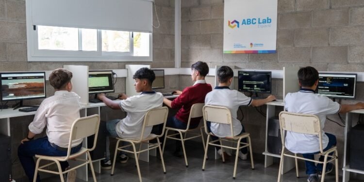 Provincia inauguró en Pampayasta Norte un ABC Labs: acceso gratuito a internet, herramientas digitales y acompañamiento