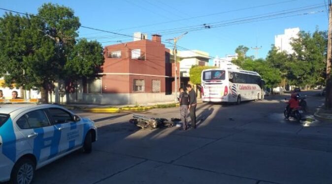 Varios accidentes de tránsito en Tercero Arriba: uno de ellos involucró un colectivo y una moto