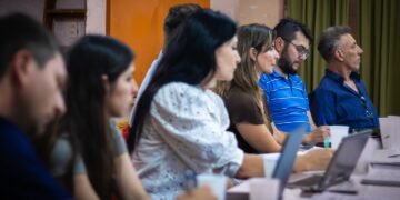 Conectividad y modernización urbana: Oliva autoriza la expansión de la infraestructura de Telecom