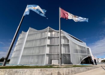 Legislatura de Córdoba debate la prohibición de limpiavidrios y sanciones penales para "naranjitas" e infractores de salud