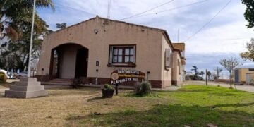 Accidente de tránsito en Pampayasta Sud: una persona hospitalizada tras el choque entre un auto y una moto