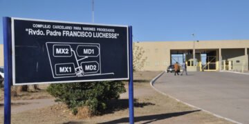 Golpe al narcotráfico en Bouwer: Detienen a una mujer que intentaba ingresar cientos de dosis de droga al penal