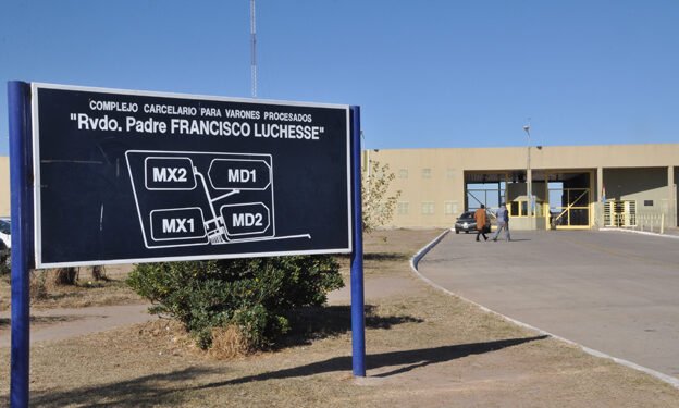 Golpe al narcotráfico en Bouwer: Detienen a una mujer que intentaba ingresar cientos de dosis de droga al penal