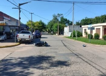 Accidente de tránsito en la región: una menor debió ser hospitalizada tras choque de camioneta y moto