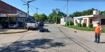 Accidente de tránsito en la región: una menor debió ser hospitalizada tras choque de camioneta y moto