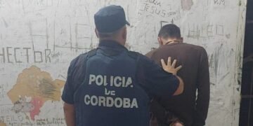 Drama en Oliva: destrozó la casa de sus padres, los agredió y se enfrentó a la policía