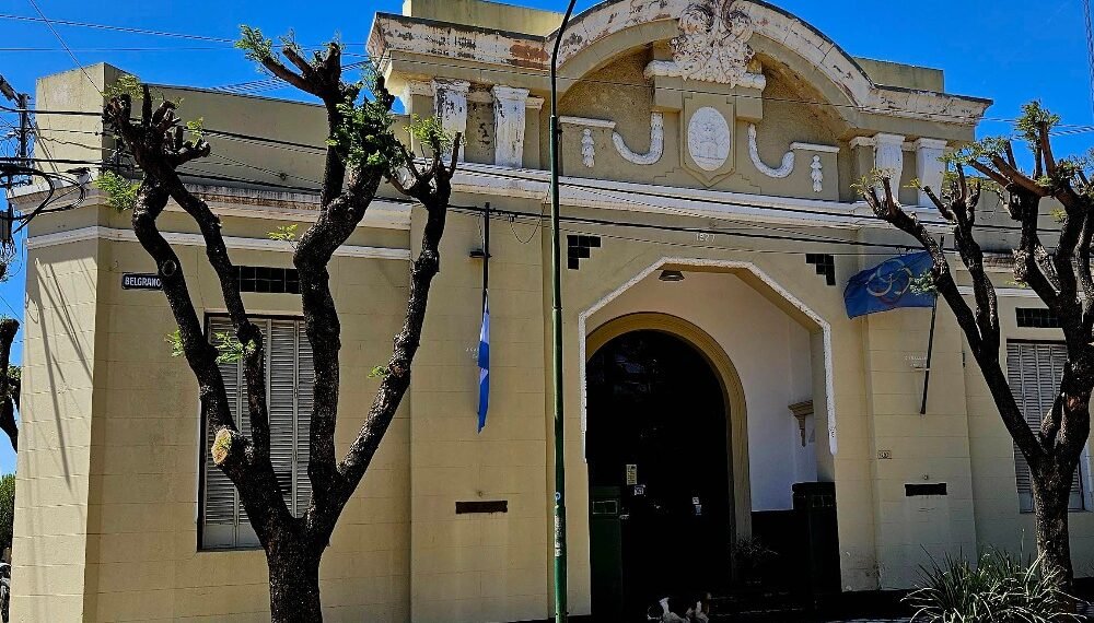 El municipio de Oliva otorga apoyo económico a ciclistas para competir en la "Vuelta a San Juan"