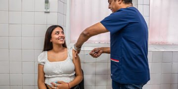 Inicia la campaña de vacunación contra el VSR para mujeres embarazadas