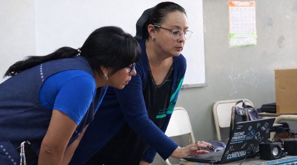 Lanzan talleres de Inteligencia Artifical Generativa para jóvenes: de que se trata y cómo participar