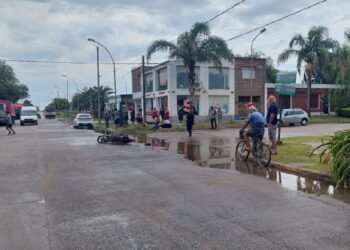 Choque en Oliva entre auto y moto: un joven de 20 años hospitalizado