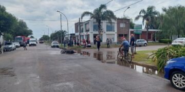 Choque en Oliva entre auto y moto: un joven de 20 años hospitalizado