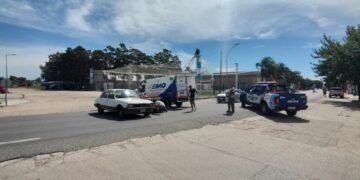 Choque en Oliva: un joven de 27 años hospitalizado tras impacto entre auto y moto