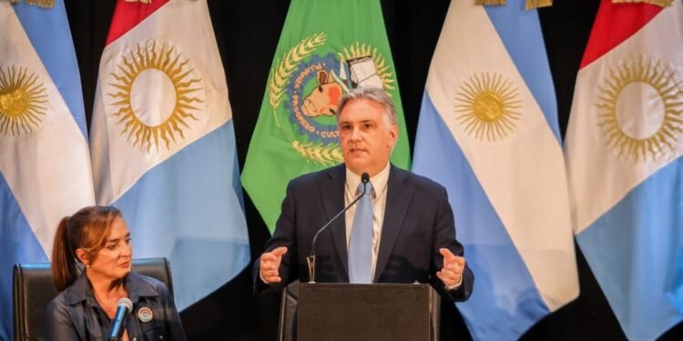 Llaryora lanzó un programa de capacitación rápida en oficios: el análisis de los anuncios en la apertura de sesiones