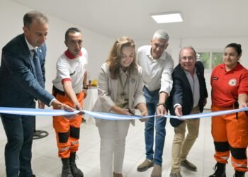 Un sueño techado de orgullo: Se inauguró la nueva sala de capacitación de Bomberos de Oliva
