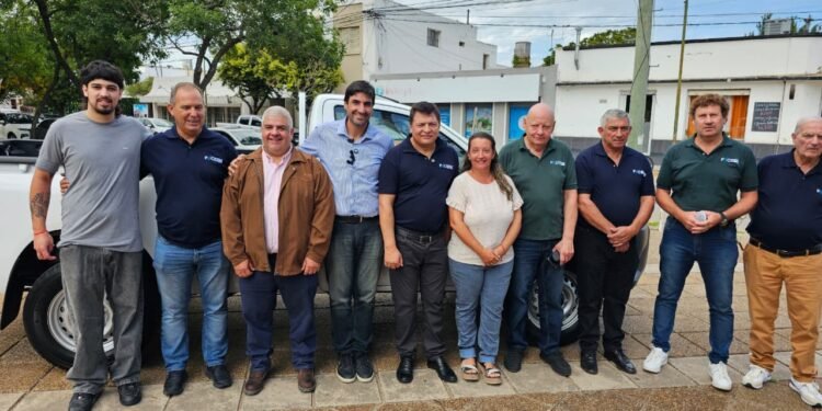 La Cooperativa de Oliva fortalece su flota: presentaron nueva unidad operativa junto a autoridades de FACE Nacional