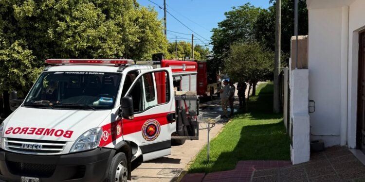 Oncativo: Bomberos Voluntarios sofocaron un incendio estructural en calle Pueyrredón