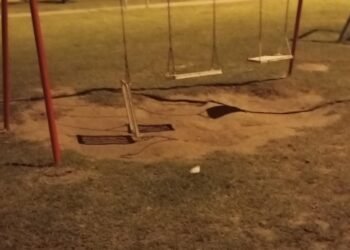 Vecinos de barrio Medalla Milagrosa juntan firmas por el estado de abandono del sector