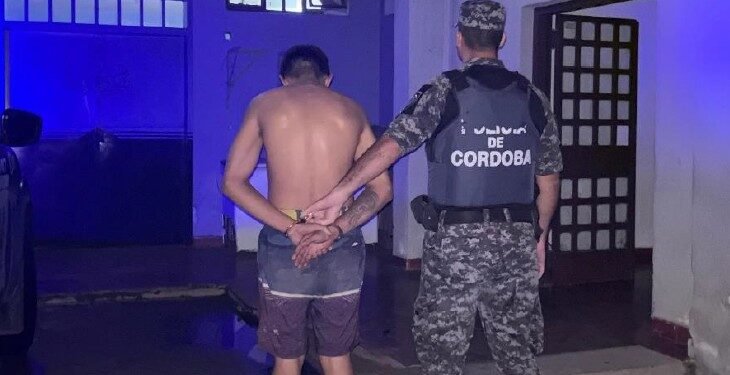 Río Tercero: Agredió y persigió a un hombre con un cuchillo para apuñalarlo y terminó detenido