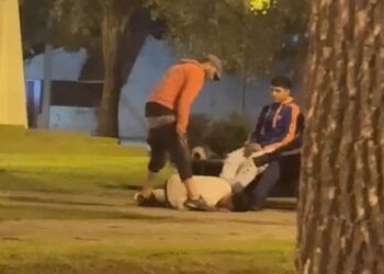 La Fiscalía de Oliva actúa de oficio tras la difusión del video de una brutal agresión a un joven