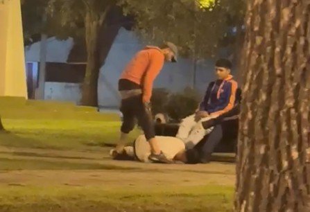 La Fiscalía de Oliva actúa de oficio tras la difusión del video de una brutal agresión a un joven