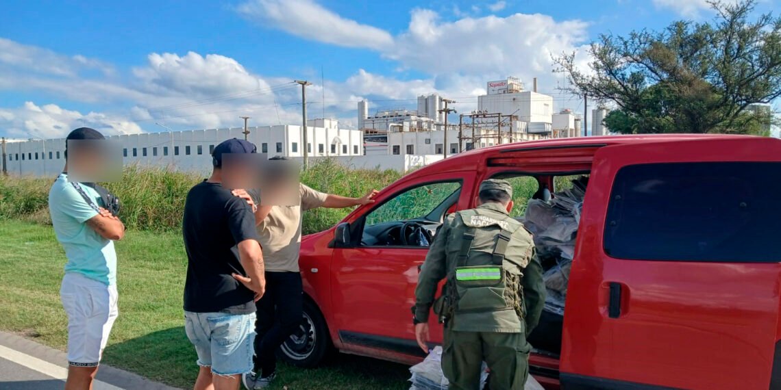 James Craik: Detectan dos vehículos con mercadería presuntamente de contrabando en controles de Gendarmería