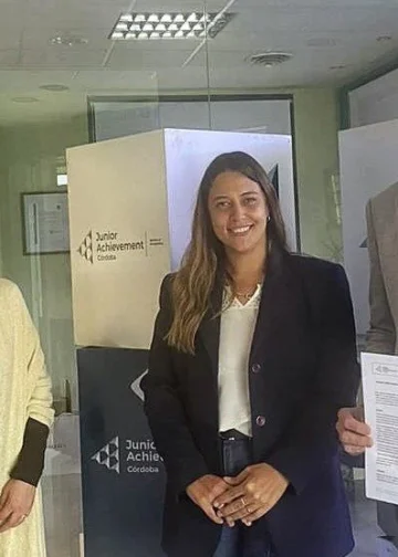 Oliva renovó iniciativa en formación emprendedora de 300 jóvenes junto a Junior Achievement