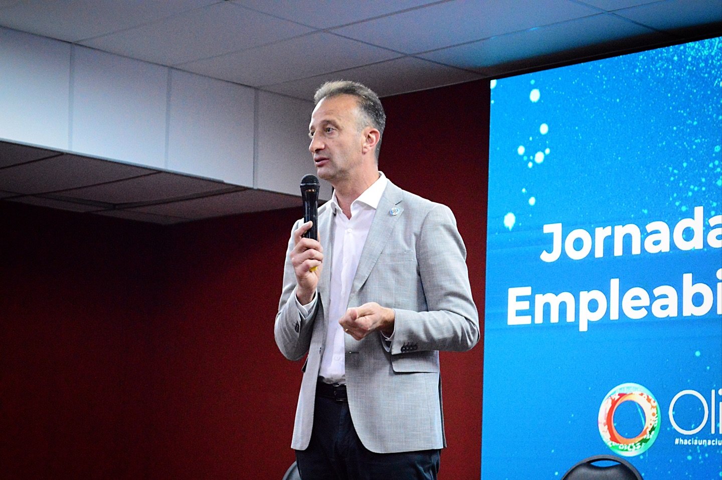 Oliva renovó iniciativa en formación emprendedora de 300 jóvenes junto a Junior Achievement