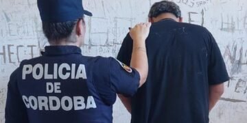 Dos conductores alcoholizados detenidos en Oliva y James Craik: uno por evadir un control y otro al protagonizar un accidente