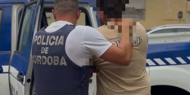 Aprovechó la ausencia de moradores y robó más de $800 mil a una jubilada en Villa María: terminó detenido