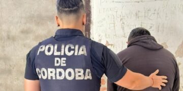 Operativos policiales en Oliva y Río Tercero: aprehensión por violencia familiar y secuestro de vehículos