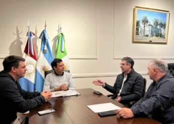 Oncativo apuesta a la modernización: Firman convenio para el despliegue de red de fibra óptica FTTH