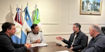 Oncativo apuesta a la modernización: Firman convenio para el despliegue de red de fibra óptica FTTH