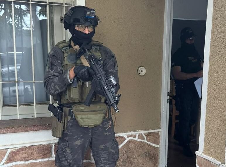 Golpe al narcomenudeo en Villa María: allanamiento y detención en barrio Roque Sáenz Peña